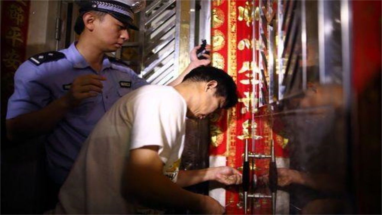 广东请开锁师傅开了锁后，师傅